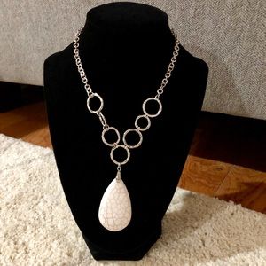 🚫SOLD🚫2 PC Silver/Beige Stone Set